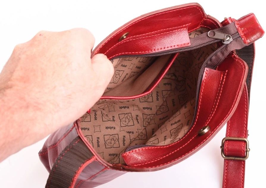 1) 3488-1_damska-kozena-rucne-vyrobena-kabelka-kubat-pres-rameno-cinka-hneda-59132_2